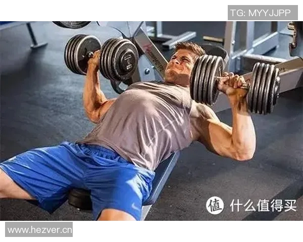 黄金胸肌锻造计划：器械选择与动作组合秘籍